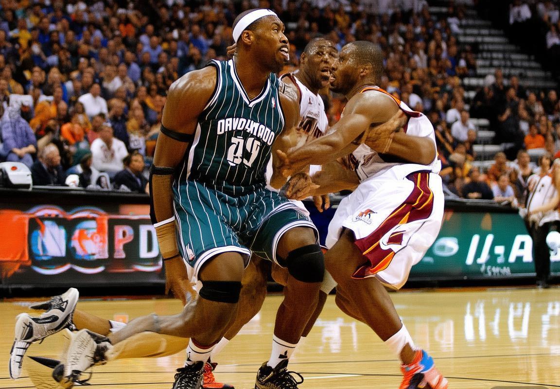 2009NBA东决：詹姆斯霍华德巅峰对决经典回顾