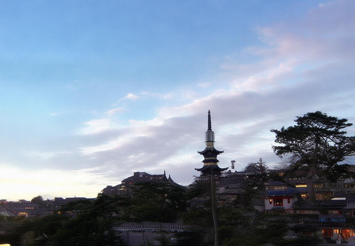 费兰托雷斯：从青训新星到世界足球之星的成长之路